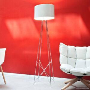 FLOS Ray F2 – stojaca lampa s bielym tienidlom